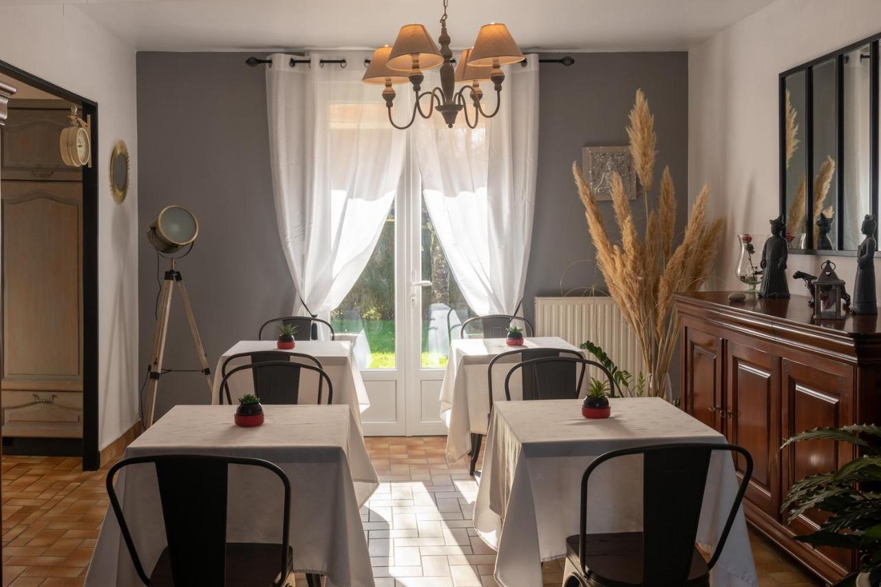 Chambres D Hotes Les Papillons Evron ภายนอก รูปภาพ